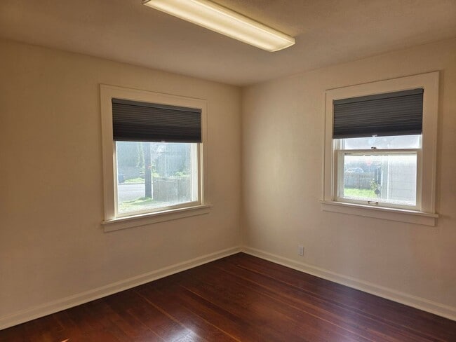 Building Photo - 2 bedroom home in West Bremerton