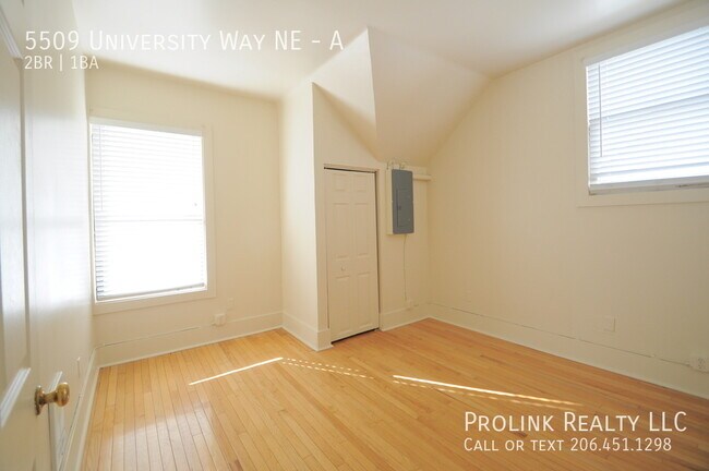 Building Photo - 5509 University Wy NE