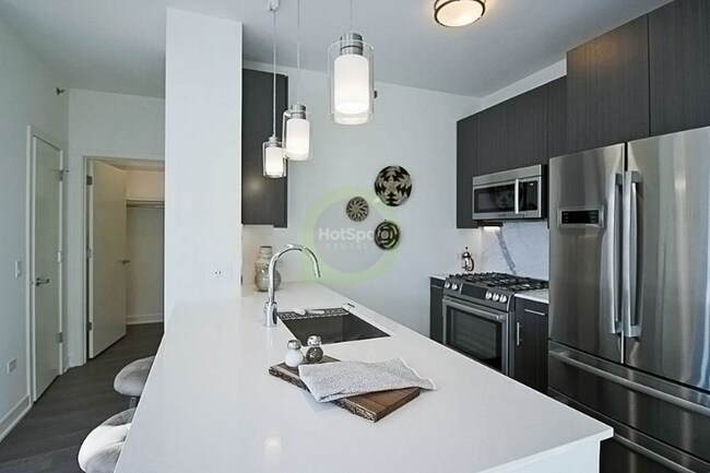 Building Photo - 480 N Park Dr