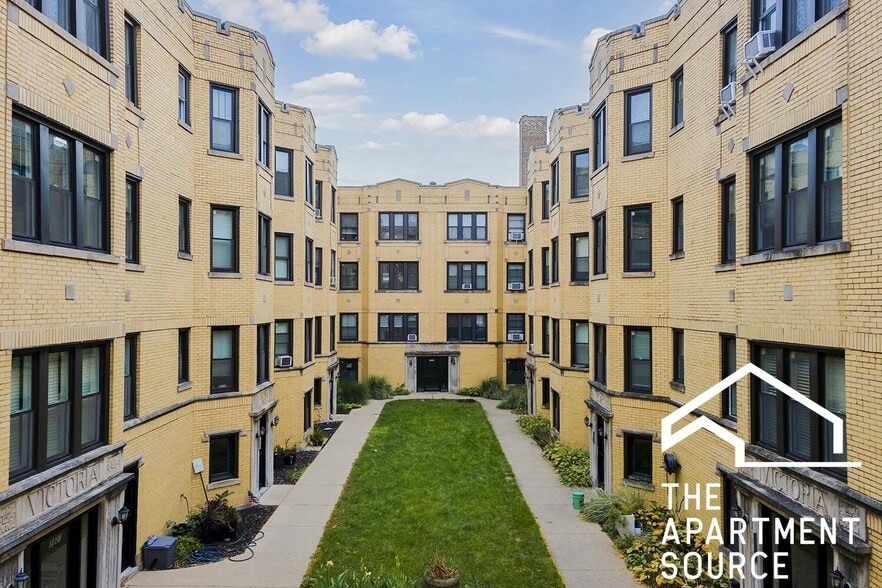 Building Photo - 3821 N Greenview Ave
