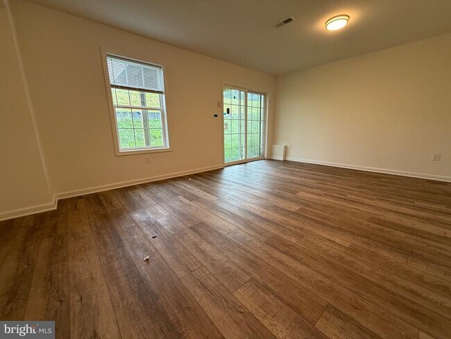 Building Photo - 326 Avon Dr