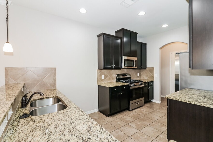 Building Photo - 6622 Honey Harvest Ln