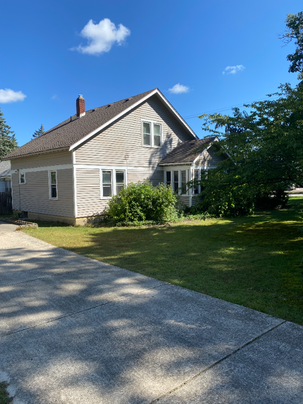 Building Photo - 907 Fuller Ave NE