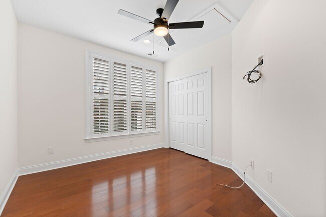 Building Photo - Spacious 3-Bedroom Condo in Prime Raleigh Location!