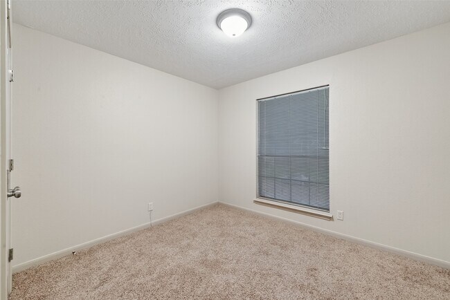 Building Photo - 11818 Snowberry Dr