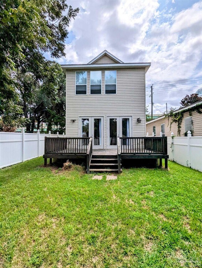 Building Photo - 811 N Tarragona St