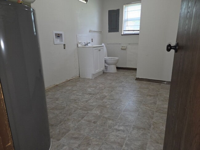 Building Photo - 4425-4427 Santa Anna Dr