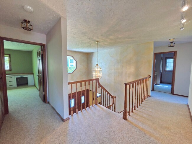 Building Photo - $3,495 - 5 Bed / 4 Baths Stunning Northwood Home with Views