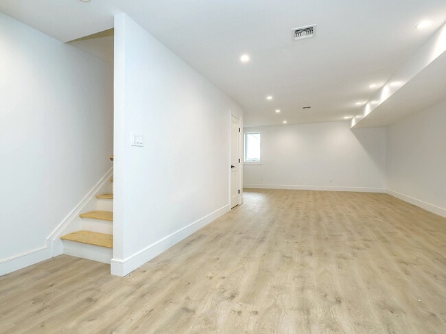 Building Photo - 48 Kirkwood Rd
