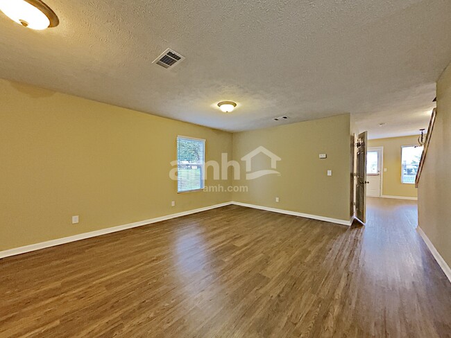 Building Photo - 1311 Chopin Ct S