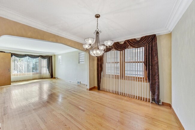 Building Photo - 5644 N Meade Ave