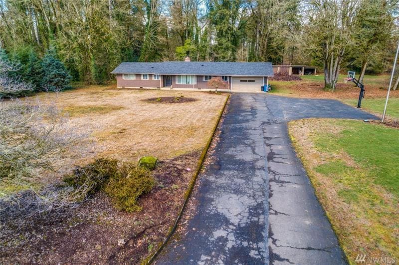 Drive way and view of house and garage - 13512 NE 238th Way