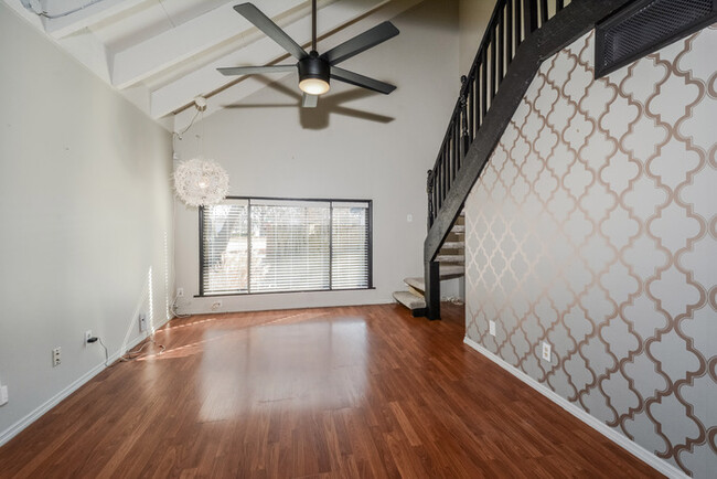 Building Photo - Fantastic 3bd/1.5ba home! Let yourself in!