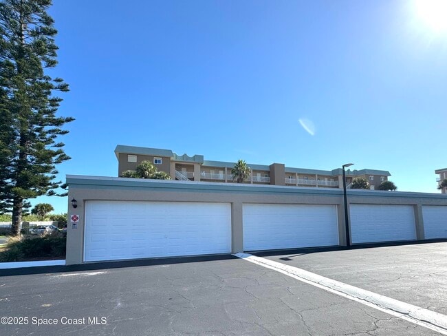 Building Photo - 1415 N Hwy A1A