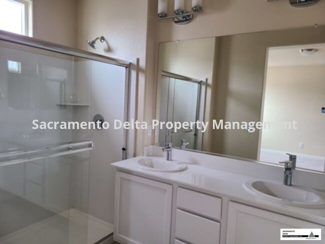Building Photo - Wonderful Elk Grove Home