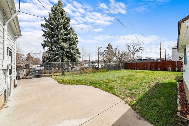 Building Photo - Updated 3-Bedroom, 2-Bath Home in the Heart of Englewood - Available Now!