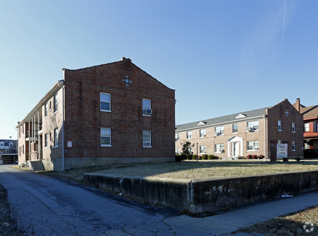 Primary Photo - Colonial Courts