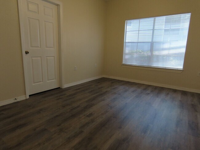 Building Photo - Orlando Park Central Gated Resort Style Co...