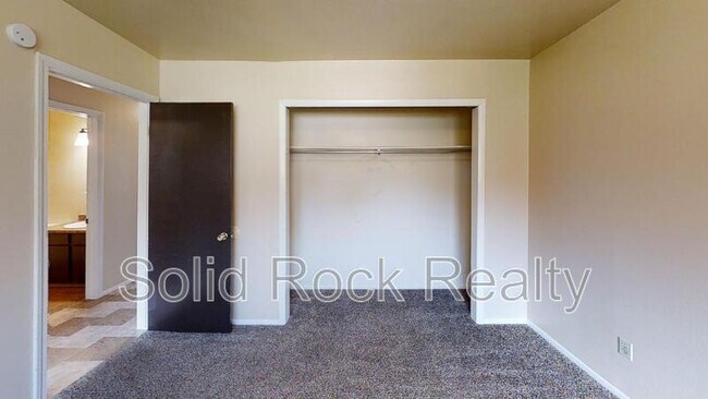 Building Photo - 1801 Eagle View Dr