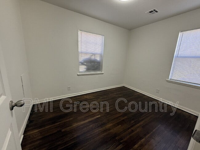 Building Photo - 337 W 47th St N