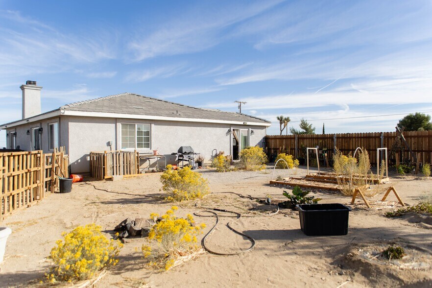 Garden - 12072 Pacific Rd