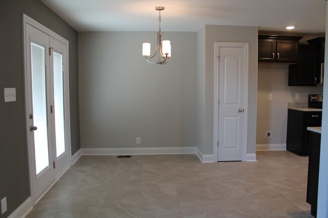 Building Photo - 264 Azalea Dr