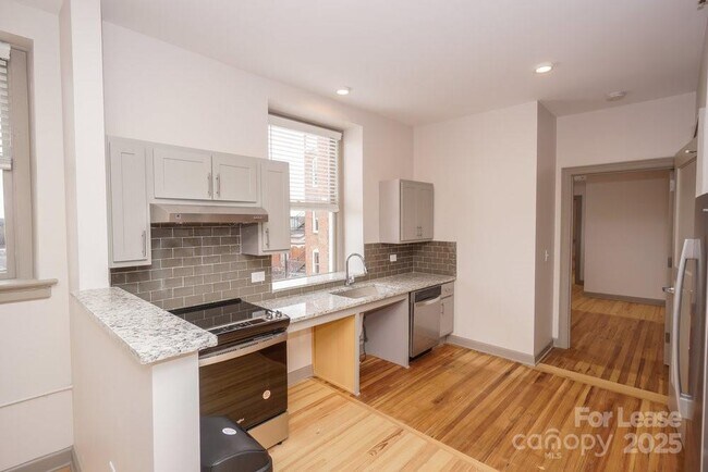 Building Photo - 197 N 2nd St