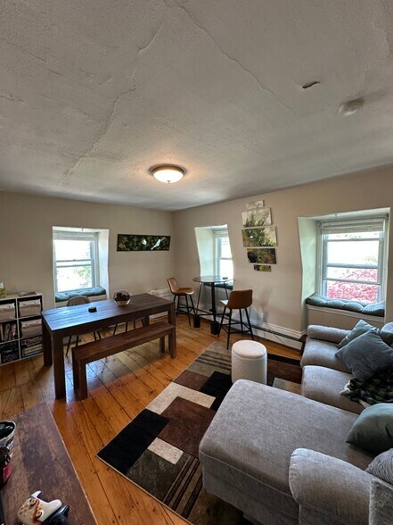 Building Photo - 282 Summer St