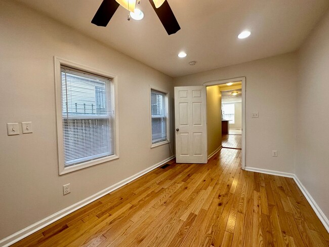 Building Photo - Apartment in Upper Fells Point!