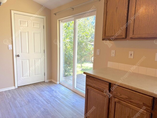 Building Photo - Single-Level 3 BR - 2 BA Rancher in Southw...