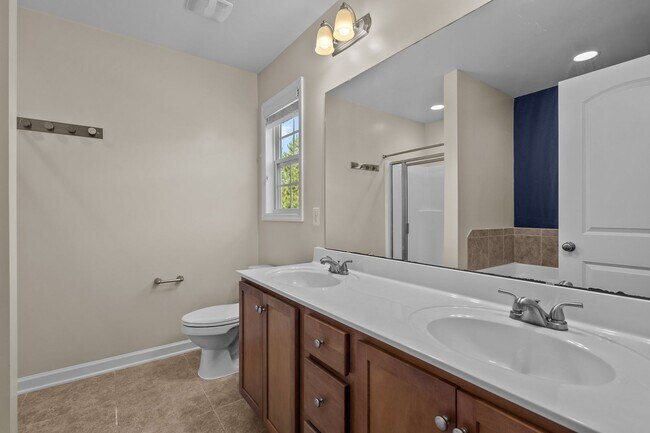 Building Photo - Welcome to Wynbrookee Lane!