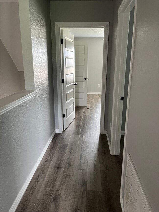 Building Photo - COX-NORTHRIDGE DRIVE TOWNHOMES