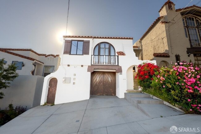 Building Photo - 212 Tocoloma Ave