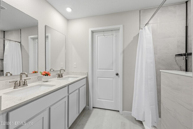 Building Photo - 14742 Cashew Ave