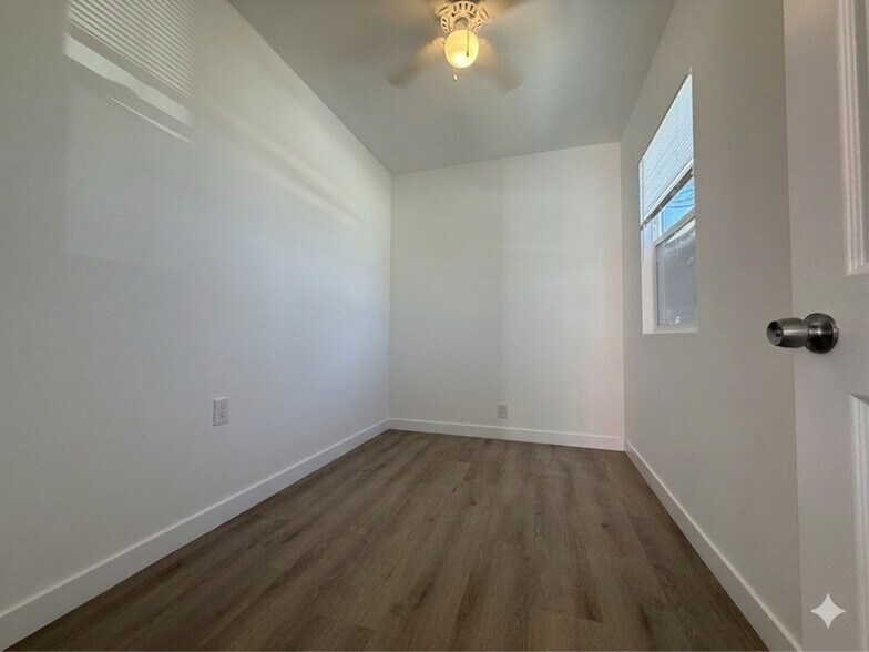 Building Photo - 359 W Amar St