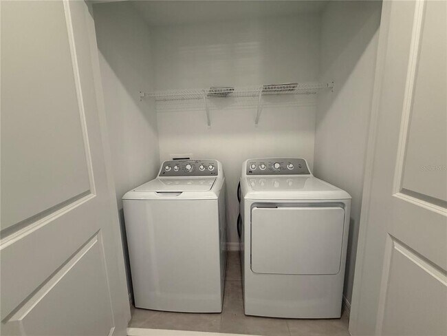 Building Photo - 3009 Skyline Lp