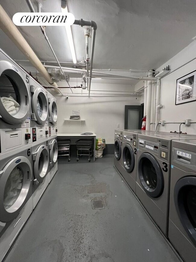 Building Photo - 49 W 72nd St