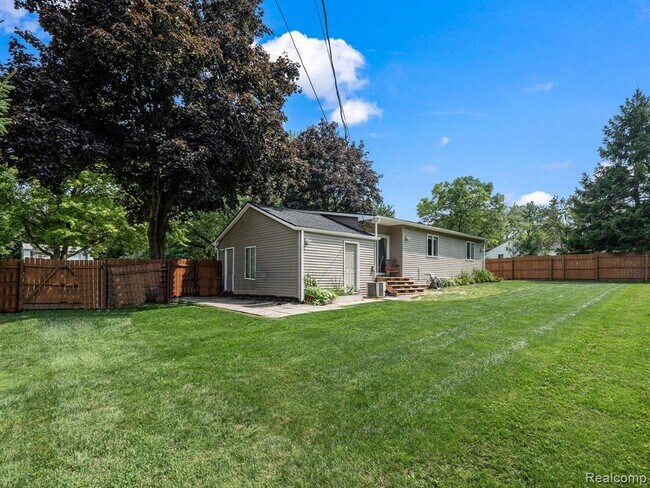 Building Photo - 3500 Fieldview Ave