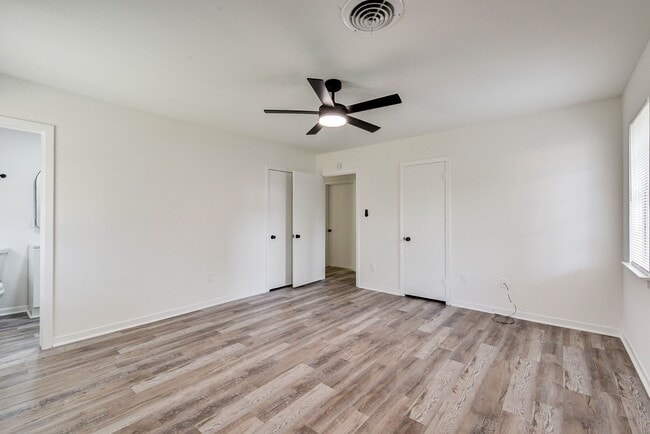 Building Photo - 1703 N Roberson St