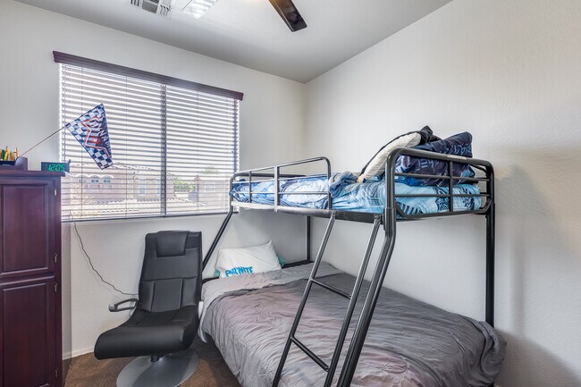 Building Photo - 11956 W Fillmore St