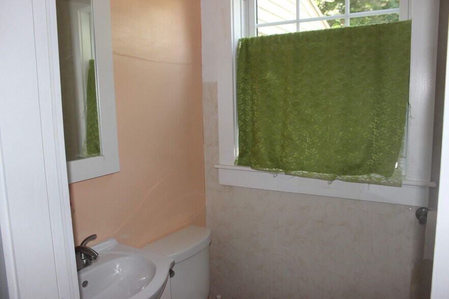 Half bath on 1st floor - 8 Park Ave