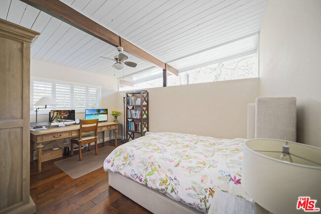 Building Photo - 2260 Los Amigos St