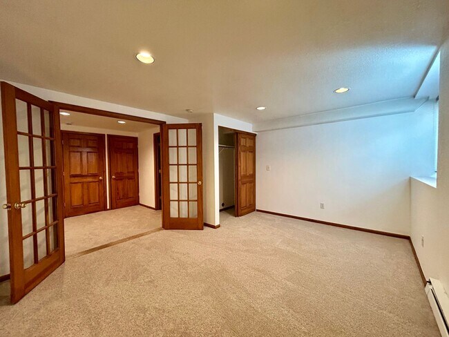 Building Photo - Beautiful & Bright Corner Condo in North Boulder