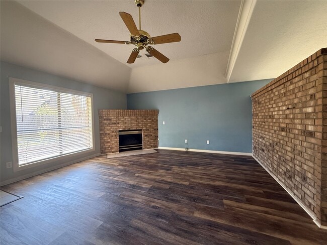 Building Photo - 523 Earls Ct Dr