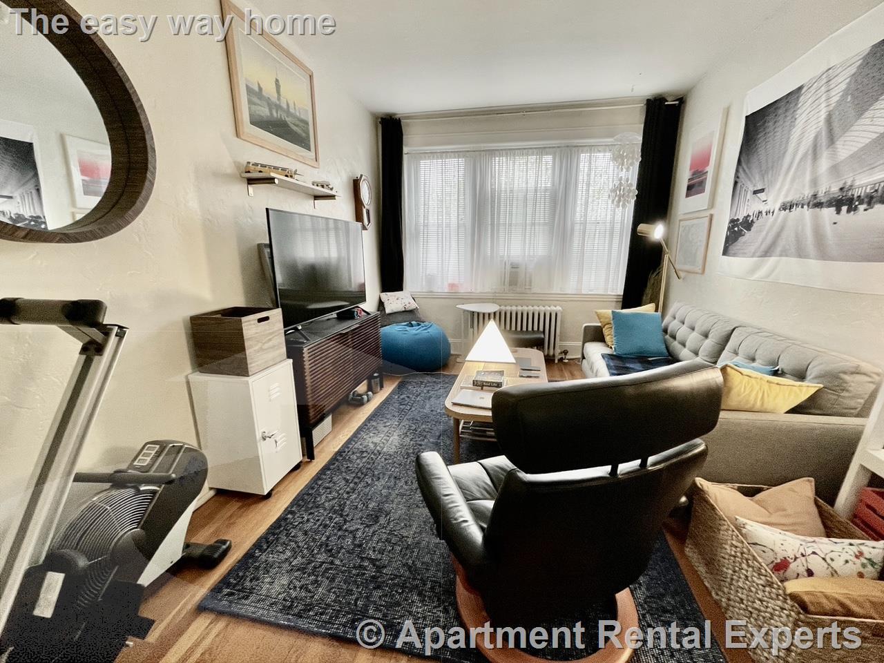 Building Photo - 73 Martin St