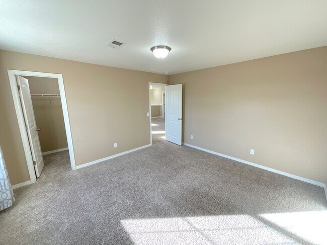 Building Photo - 3 Bedroom Home Available Near N Powers Blvd & Dublin Blvd!