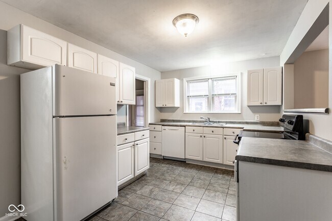 Building Photo - 6147 Broadway St