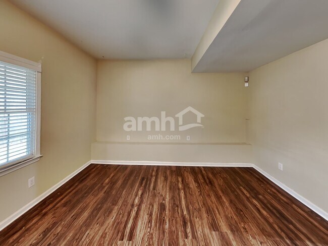 Building Photo - 1905 Ascot Terrace NW