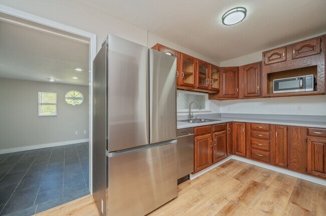 Building Photo - 3 bedroom in Mary Esther Heights!