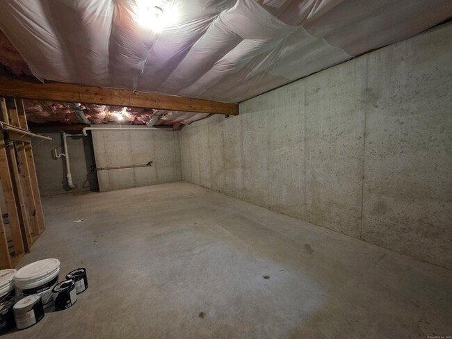 Building Photo - 148 Mathewson St